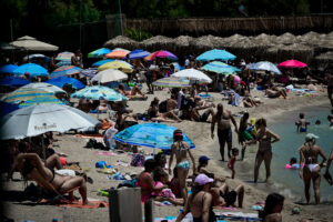 Καιρός: Συναγερμός για το κύμα καύσωνα – Τι αποφασίστηκε στη διυπουργική σύσκεψη