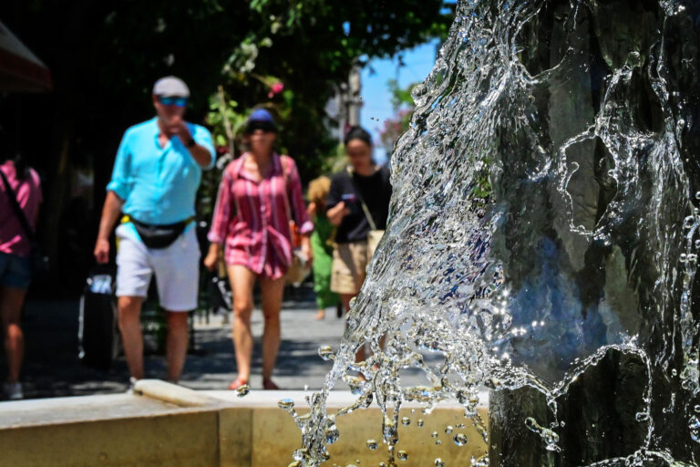 Καιρός: Έκτακτο δελτίο ΕΜΥ για τον καύσωνα – Πότε ξεκινά ποιες περιοχές θα επηρεάσει
