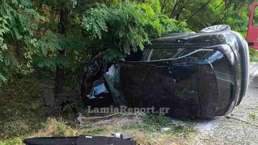 Αμφίκλεια: Ανατροπή οχήματος με πέντε τουρίστες – Σώοι όλοι οι επιβάτες