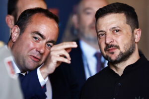 Γαλλία: «Απόλυτη κόκκινη γραμμή» για την Ευρώπη η αποστρατικοποίηση της Ουκρανίας που θέτει η Μόσχα