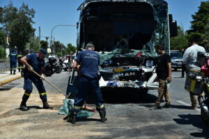 Σύγκρουση λεωφορείων στην Παραλιακή: 32 τραυματίες &#8211; Οι 3 πιο σοβαρά (Videos)