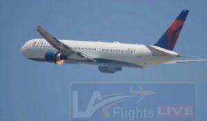Λος Άντζελες: Κινητήρας αεροσκάφους της Delta πήρε φωτιά λίγο μετά την απογείωση (Video)