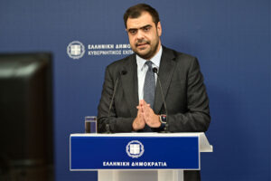 Μαξίμου: Επικαλείται το Σύνταγμα για να καλύψει τους Βορίδη και Αυγενάκη στο σκάνδαλο του ΟΠΕΚΕΠΕ