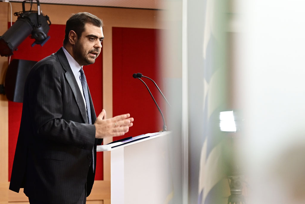 «Οι εκλογές θα γίνουν το 2027», απαντάει το Μαξίμου παρά την πίεση από το σκάνδαλο ΟΠΕΚΕΠΕ
