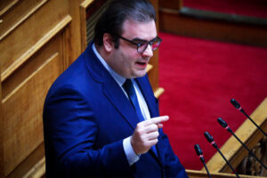 Πιερρακάκης: Μέτρα για τις προκλητικές χρεώσεις στα ΑΤΜ μετά τις σφοδρές αντιδράσεις