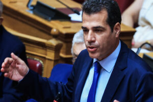 Βουλή: Ένσταση αντισυνταγματικότητας και ονομαστική ψηφοφορία για τη «ρατσιστική τροπολογία» Πλεύρη