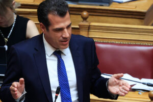 Ψεκασμένο παραλήρημα Πλεύρη στη Βουλή: «Αντικατάσταση πληθυσμού στην Ευρώπη λόγω σχεδίου εισβολής μεταναστών»