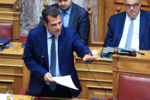 Βουλή: «Αγκαζέ» ΝΔ, Ελληνική Λύση και πρώην «Σπαρτιάτες» ψήφισαν την ακροδεξιά τροπολογία Πλεύρη