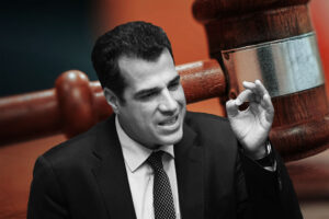 Ένωση Διοικητικών Δικαστών για τροπολογία Πλεύρη: «Παραβιάζει το θεμελιώδες ανθρώπινο δικαίωμα στο άσυλο» 