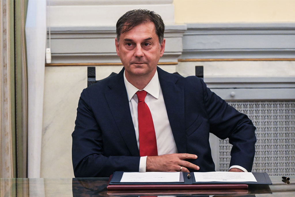 «Πονοκέφαλος» µε το… καληµέρα για Θεοχάρη