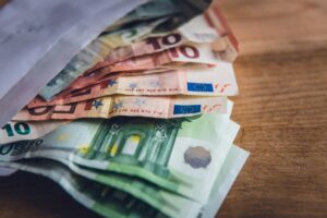 Επίδομα αδείας 2025: Πότε καταβάλλεται &#8211; Πώς θα το υπολογίσετε